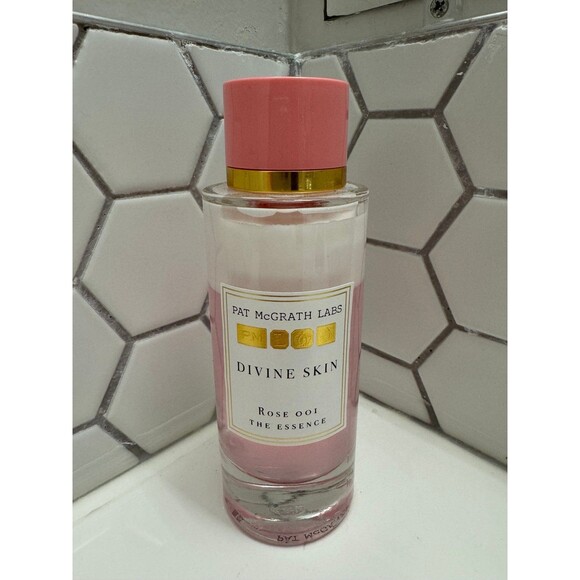 Pat McGrath Labs Divine Skin Rose 001 The Essence